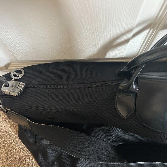 Longchamp Black Duffel Bag with Lock and Removable Shoulder Strap - Picture 2 of 5